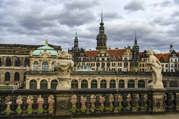 Palácio barroco e parque complexo Zwinger em Dresden, Saxônia, Alemanha. Novembro de 2019 — Fotografia de Stock