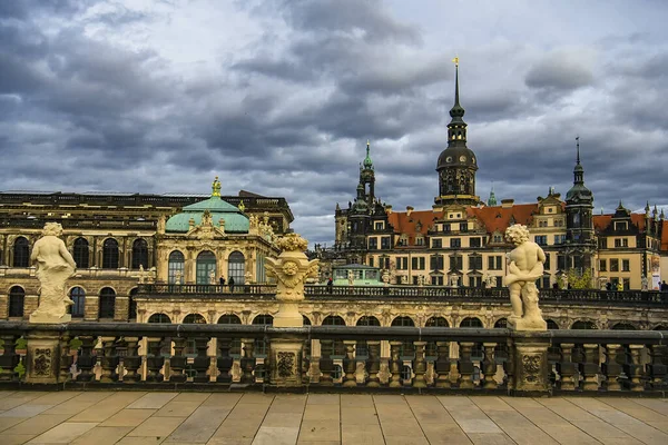 Palacio barroco y complejo de parques Zwinger en Dresde, Sajonia, Alemania. Noviembre 2019 — Foto de Stock