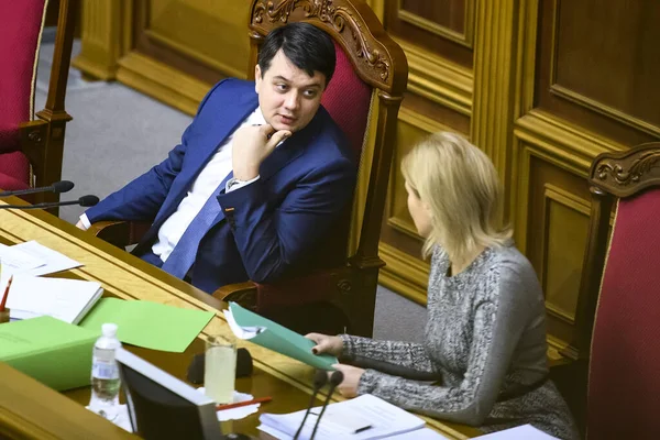 Ukrayna 'nın Kyiv kentinde düzenlenen Ukrayna Parlamentosu toplantısında Ukrayna Parlamentosu Başkanı Dmytro Razumkov