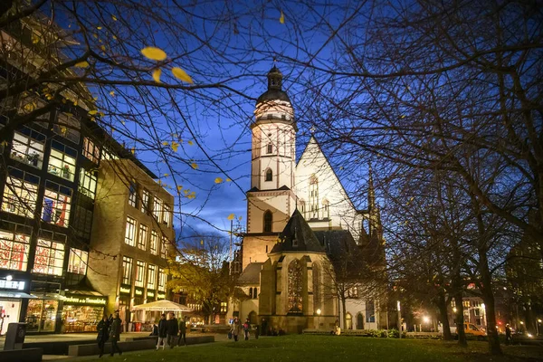 Vista Noturna Para Igreja Thomaskirche Thomas Leipzig Alemanha — Fotografia de Stock