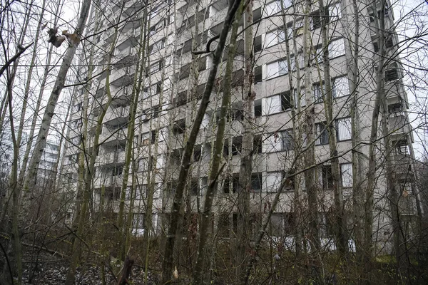 Opuštěné Město Duchů Prypiat Zarostlé Stromy Hroutící Budovy Chornobylu — Stock fotografie