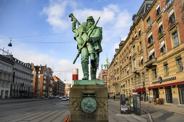 Szeregowy Żołnierz Posąg Małego Hornblowera Brązowy Pomnik Pobliżu Placu Ratuszowego — Zdjęcie stockowe