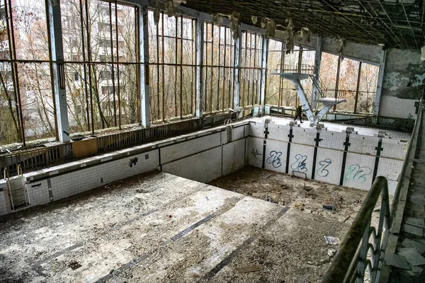 Opuszczony Basen Mieście Widmo Prypiat Strefie Zamkniętej Czarnobyla Ukraina — Zdjęcie stockowe