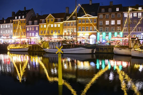 Vue Soir Sur Les Bateaux Devant Les Vieilles Maisons Colorées — Photo