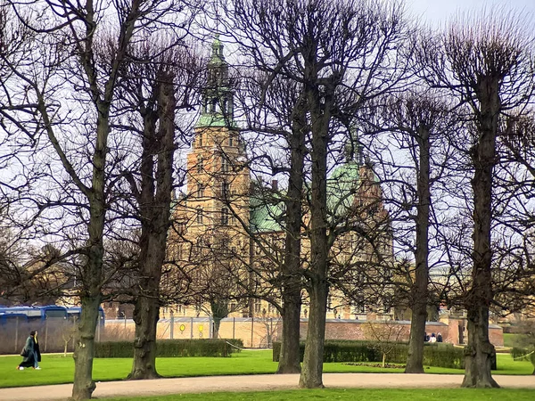 Θέα στο Rosenborg Κάστρο Slot και το Kings Garden στην Κοπεγχάγη, Δανία. Φεβρουάριος 2020 — Φωτογραφία Αρχείου