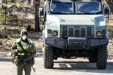Koronavirüs COVID19 'u önlemek için Kyiv girişindeki polis karakolu karantinaya alındı. Kyiv, Ukrayna.