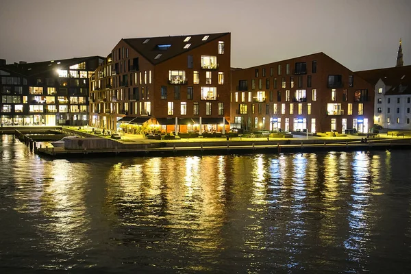 Vista Nocturna Edificios Residenciales Arquitectura Moderna Copenhague Dinamarca — Foto de Stock