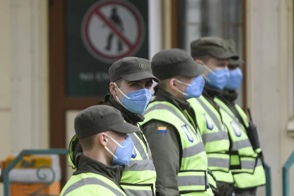 Poliziotti Fanno Guardia All Ingresso Kiev Pechersk Lavra Dove Più — Foto Stock