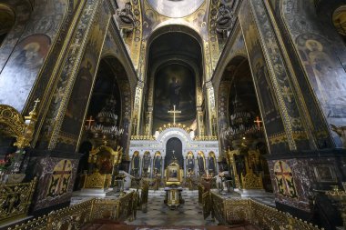 St. Volodymyr Katedrali 'nin içinde sunak ve fresklerin parçaları var. Kyiv, Ukrayna. 