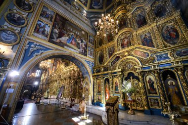 St. Michael 's Altın Kubbe Katedrali' nin içi sunak ve fresk parçalarıyla dolu. Kyiv, Ukrayna. 