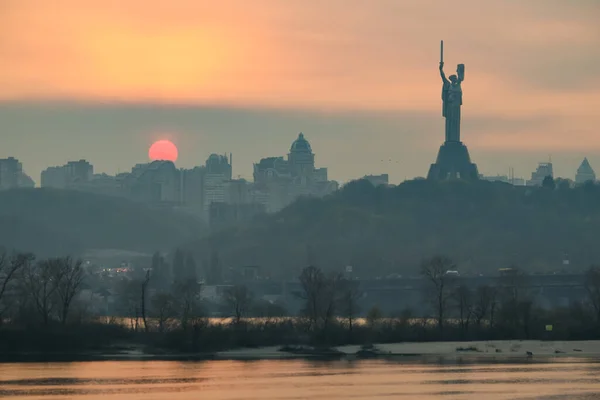 Vista Margem Esquerda Pôr Sol Sobre Rio Dnieper Monumento Pátria — Fotografia de Stock