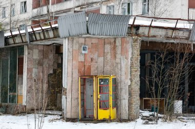 Prypiat hayalet kasabasındaki eski Sovyet telefon kulübesi. Pripyat, Kornobil Yasaklama Bölgesi.