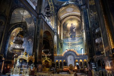 St. Volodymyr Katedrali 'nin içinde sunak ve fresklerin parçaları var. Kyiv, Ukrayna. 