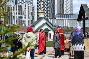 Moskova Patrikhanesi Ukrayna Ortodoks Kilisesi Rahibi, COVID19 salgını sırasında kiliselerin yakınında hizmet verdi. Ukrayna
