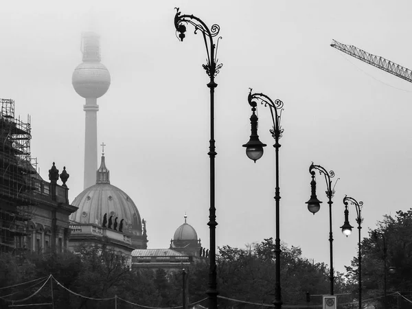 Вид Берлінський Собор Телевежу Туманного Ранку Берлін Німеччина Чорно Біле — стокове фото