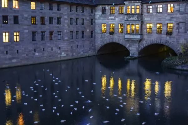 Vista Heilig Geist Spital Hospital Histórico Rio Pegnitz Cidade Velha — Fotografia de Stock