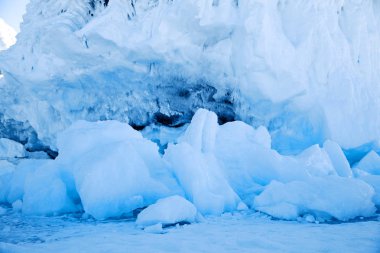 Buz oluşumları. Donmuş su formları.