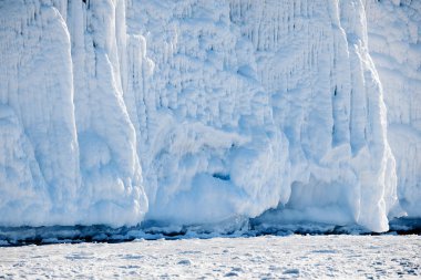 Buz oluşumları. Donmuş su formları.