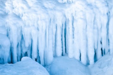 Buz oluşumları. Donmuş su formları.