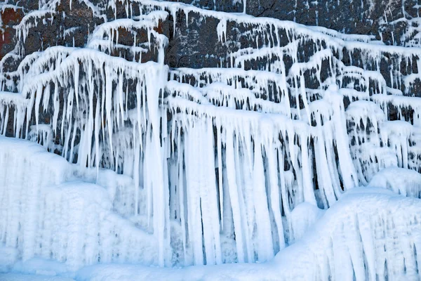 Formaciones de hielo. Formas de agua congelada . —  Fotos de Stock