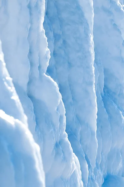 Eisformationen. Formen gefrorenen Wassers. — Stockfoto