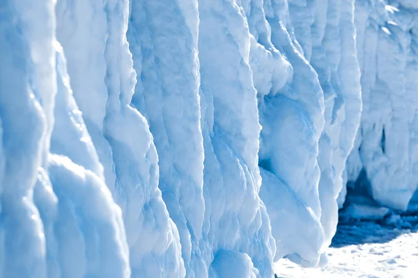 Ice formations. Forms of frozen water. — Stock Photo, Image