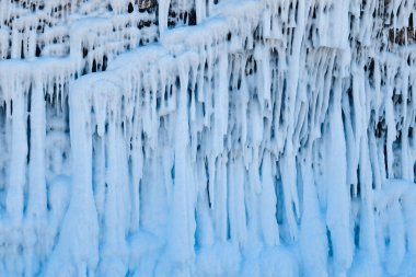 Buz oluşumları. Donmuş su formları.
