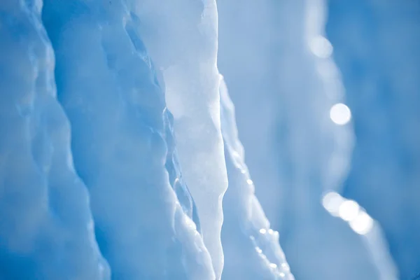 Eisformationen. Formen gefrorenen Wassers. — Stockfoto