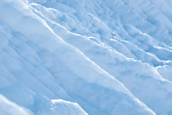 Eisformationen. Formen gefrorenen Wassers. — Stockfoto