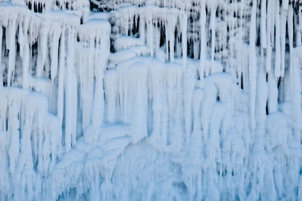 Formaciones de hielo. Formas de agua congelada . —  Fotos de Stock