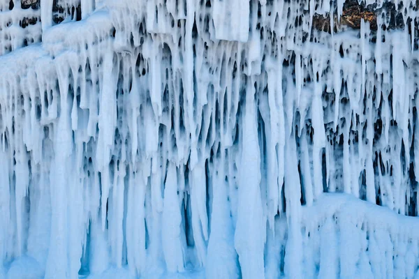 Formaciones de hielo. Formas de agua congelada . —  Fotos de Stock