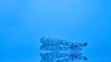 Görünmez ortodonti kozmetik parantez, diş hizalayıcılar