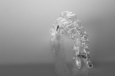 Görünmez ortodonti kozmetik parantez, diş hizalayıcılar.