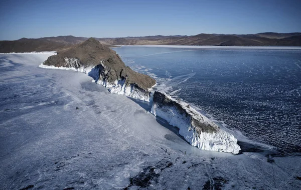 Lago congelado Baikal, cabo Horin-Irgi de la isla de Olkhon . —  Fotos de Stock