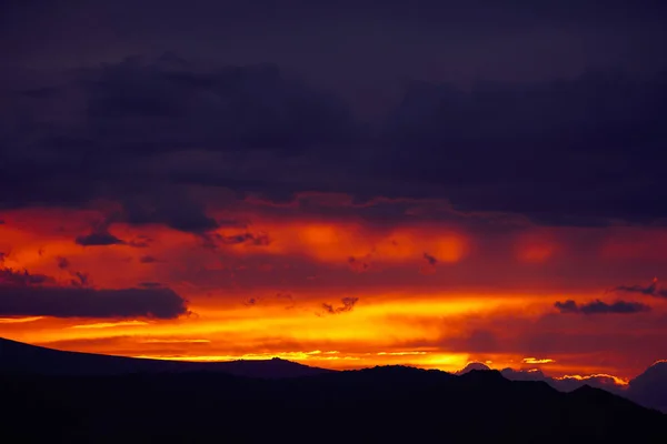 Ongelooflijke Zonsondergang Bergen Kleuren Van Natuur Zonsondergang Panorama Achtergrond Van — Stockfoto