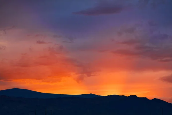 Невероятный Закат Горах Цвета Природы Панорама Заката Фоне Гор — стоковое фото