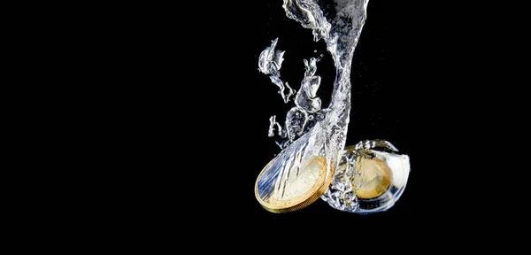 Tenggelam Euro Percikan Koin Jatuh Dalam Air Koin Dalam Air — Stok Foto