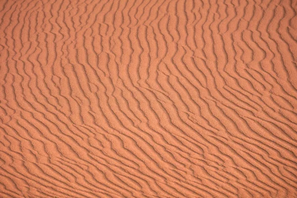 沙的背景 沙漠中沙质的波涛 — 图库照片