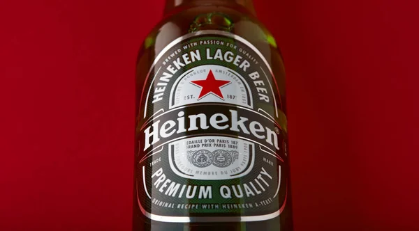 Bottle Heineken Lager Beer Red Background Heineken Flagship Product Heineken — Stock Photo, Image