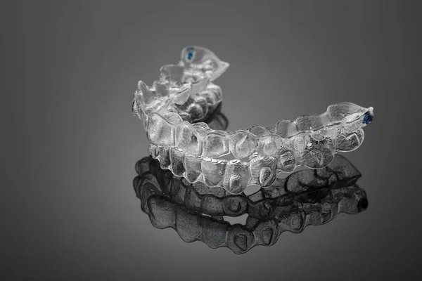 Ortodoncia Invisible Soportes Cosméticos Sobre Fondo Negro Alineadores Dientes Frenos — Foto de Stock