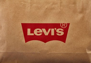 Levi 'ın kağıt alışveriş torbaları. 26.03.2020, Rusya.