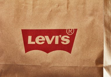 Levi 'ın kağıt alışveriş torbaları. 26.03.2020, Rusya.