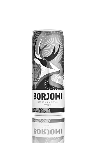 Aluminiumdose Mit Mineralwasser Borjomi Auf Weißem Hintergrund Borjomi Ist Georgien — Stockfoto