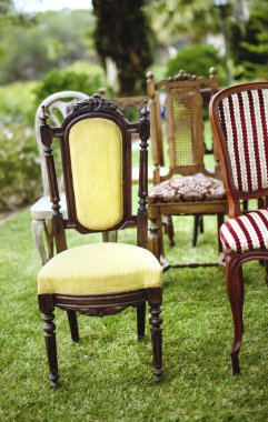 antika ahşap sandalye