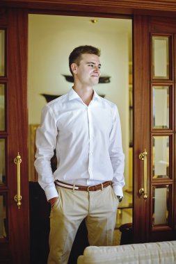 Düğünden önce yakışıklı genç