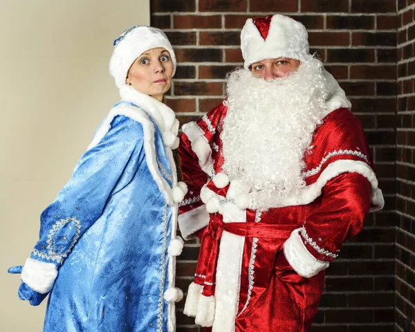 Happy Santa Claus and snow girl — Stock Photo, Image