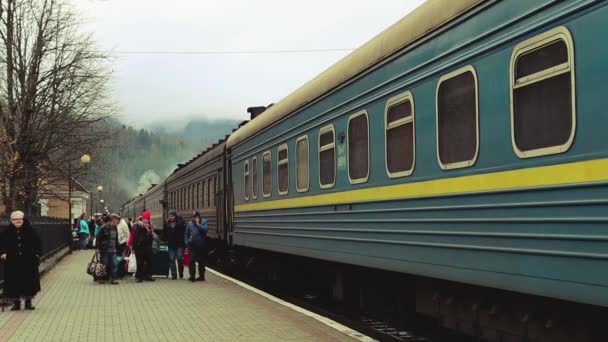 Ukraine Yaremche November 2019 Railway Station Train Passes Background Mountains — 비디오