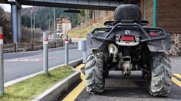 Україна Буковель Листопада 2019 Фотографія Камуфляжного Зеленого Позашляховика Серія Фотографій — стокове фото