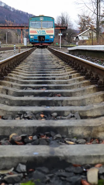 Ukrajina Yaremche Listopadu 2019 Vlak Nádraží Pozadí Hor Unikátní Železniční — Stock fotografie