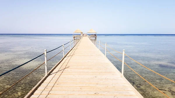 Lang Ponton Rode Zee Egypte Ponton Voor Afdaling Het Water — Stockfoto